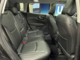 ●後部座席も気になるようなキズ・汚れやへたり等、大きなダメージはなく、良好な状態です。
