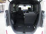 後部座席は5対5の分割可倒式です!荷物に合わせてシートアレンジをお楽しみください♪