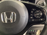 ハンドルにHondaセンシング系のクルーズコントロールやレーンキープアシストなどの操作スイッチが装備されています。ハンドルから手を離さず安全に操作できます。