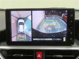 パノラミックビューモニター搭載。カメラで車両周囲の状況を映し出すため、狭い場所での駐車などに役立ちます。