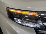 【LEDヘッドライト】悪天候や夜間走行時も良好な視界を確保し安心して運転できる高輝度LEDヘッドライトを装備!点灯速度が早く、消費電力も抑えられています。