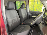 運転席まわりには十分なスペースがあり、大柄な方でもゆったり運転していただける環境です。