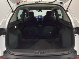 リアシートを倒すと、ラゲッジスペースを広くお使いいただけます!