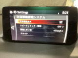 フォワードセンシングカメラで認識した交通標識をアクティブドライビングディスプレイに表示し、交通標識の見落とし防止を図り、安全運転を支援します。