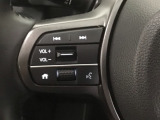 ステアリングリモコンは、運転中でも簡単に音量調整やチャンネル変更もできます!わき見運転防止にもつながるので安心です♪