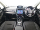■視界良好で運転しやすいコックピットです。シンプルで操作性の良いインパネ回りにデザインされ、SUBARUは安全性能に徹底的にまでこだわった視界設計を行っています。