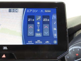 左右独立温度コントロールフルオートエアコンです。運転席、助手席それぞれで独立して温度設定ができます。冷え性の方が乗っても安心ですね♪