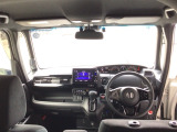 【前方視界】開放的な前方視界!運転がしやすく疲れにくいです♪窓が大きく、見通しがとっても良いおクルマですよ♪
