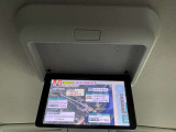 後席モニターがついています。走行中でもTV視聴ができますので後席の方は退屈しませんね