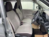 運転席まわりです。実際に座ってみて、乗り心地を体験してみてください。