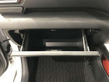 【グローブボックス】十分な収納スペースです。小物入れに最適♪