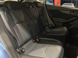 後部座席も気になるようなキズ・汚れやへたり等、大きなダメージはなく、良好な状態です。