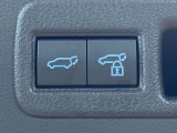 【パワーバックドア】スマートキーや運転席のボタンを押すだけでリアゲートが自動で開閉します!荷物を持っている時や、高い位置にあるバックドアを閉める際に便利な機能です♪