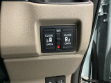 とても便利な【両側電動スライドドア】ドアハンドを少し引くだけでリアドアが自動開閉します。