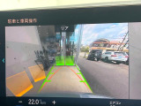 ●パノラミックビューモニター:専用のカメラにより、上から見下ろしたような視点で360度クルマの周囲を確認することができます☆死角部分も確認しやすく、狭い場所での切り返しや駐車もスムーズに行えます。