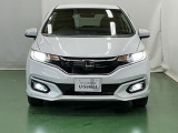 LEDヘッドライトを装備しています。LEDヘッドライトはとても明るく、雨の日や夜間走行も安全・安心です。オートライトコントロール付きで周囲の明るさに応じて自動で点灯・消灯します