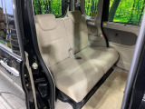後部座席も気になるようなキズ・汚れやへたり等、大きなダメージはなく、良好な状態です。