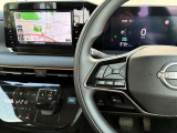 ハンドル周りには車両状態の確認やナビ操作が可能なステアリングスイッチを完備♪ハンドルの高さ調節も可能です!