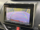 【バックカメラ】駐車時に後方がリアルタイム映像で確認できます。大型商業施設や立体駐車場での駐車時や、夜間のバック時に大活躍!運転スキルに関わらず、今や必須となった装備のひとつです!
