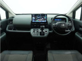 ◆視界広々で非常に運転しやすくロングドライブでも疲れを感じさせないすっきりとまとまったインパネ周りです。
