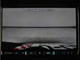 バックカメラ搭載です!車庫入れが苦手な人はもちろん、車両感覚に自信がある人にもお勧めです!見えない箇所が見えるようになるので、低い障害物や隠れてしまっている子供の存在等にも気付く事が出来ます。