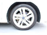 タイヤサイズは205/50R17 純正アルミホイール装着です!