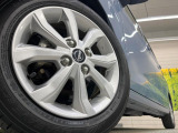【純正アルミホイール】外観にマッチした純正アルミホイールを装着しております。各種社外アルミホイールや、スタッドレスタイヤも取扱いしております。是非ご相談ください♪