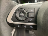 運転中、オーディオの操作をしてて、ハッとしたことはありませんか?ステアリングスイッチは、運転中でもハンドルでオーディオの操作が可能です。安全なドライブをサポートします。