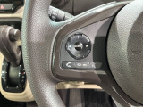 ステアリングにオーディオ操作スイッチが付いています。オーディオ画面に直接タッチしなくても操作が出来ますので、運転に集中できます。