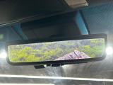 【デジタルインナーミラー】後席の大きな荷物や同乗者で後方が確認しづらい時でも安心!カメラが撮影した車両後方の映像をルームミラー内に表示。クリアな視界で状況の確認が可能です!