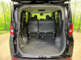 普段のお買い物や通勤、送迎等に十分な荷室スペースを確保しております。サードシートを倒すと、大きな荷物の積載も可能です♪
