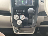シフトレバーはダッシュタイプです。