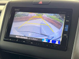 【バックカメラ】駐車時に後方がリアルタイム映像で確認できます。大型商業施設や立体駐車場での駐車時や、夜間のバック時に大活躍!運転スキルに関わらず、今や必須となった装備のひとつです!