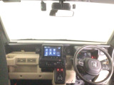 【前方視界】開放的な前方視界!運転がしやすく疲れにくいです♪窓が大きく、見通しがとっても良いおクルマですよ♪