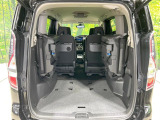 後席を格納すると、これだけの広さが!シーンに合わせたシートアレンジで、大きな荷物も積むことが出来ます♪