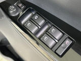 【電動格納ミラー】サイドミラーは電動格納式となっており、狭い駐車場でもキズがつくリスクを抑えられます。