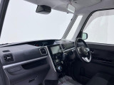 ダイハツのお店では、ダイハツ車を知り尽くしたプロフェッショナルが、専用の診断機器を使って各システムを点検しております。