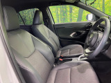 運転席シート廻りは使用感も少なく、良好な状態となっています。前オーナー様が丁寧に使っていたことがよくわかりますね。