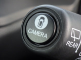 ★マルチビューカメラ★ワイパーレバー先端の「CAMERAスイッチ」を押すことで、車を上空から見下ろしたような映像をカーナビ画面に映し出し、車庫入れや縦列駐車をサポートしてくれます♪