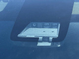 【トヨタセーフティセンス】走行中に前方の車両等を認識し、衝突しそうな時は警報とブレーキで衝突回避と被害軽減をアシスト。より安全にドライブをお楽しみいただけます。