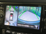 【アラウンドビューモニター】専用のカメラにより、上から見下ろしたような視点で360度クルマの周囲を確認することができます☆死角部分も確認しやすく、狭い場所での切り返しや駐車もスムーズに行えます。