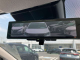 スマートルームミラー◆積載物などで、さえぎられがちなルームミラーの後方視界。車内状況に関わらず車両後方にあるカメラの映像をルームミラーに映し出します!もちろん夜や悪天降雨でもクリアな後方視界を確保!