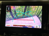 【バックカメラ】駐車時に後方がリアルタイム映像で確認できます。大型商業施設や立体駐車場での駐車時や、夜間のバック時に大活躍!運転スキルに関わらず、今や必須となった装備のひとつです!