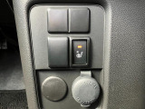 【シートヒーター】運転席にはシートヒーターを装備♪寒い冬にはシートをじんわり温めてくれてドライブも快適ですよ◎エアコンの暖房より早く温まってくれるので重宝しますよ◎