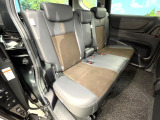 後部座席も気になるようなキズ・汚れやへたり等、大きなダメージはなく、良好な状態です。