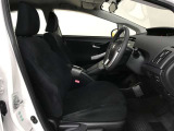 高いホールド性で運転姿勢が安定します。長距離ドライブでも疲れにくいのが魅力です。快適なドライビングライフをお送りください♪