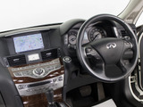 ★使いやすさや安全性を追求したステアリング周り!高級車ゆえにスイッチ類が多いのも特徴ですね!考え尽くされた配置ですぐに使いこなす事が出来ますのでご安心下さい!是非、体感してみて下さい!!