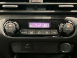 オートエアコン付きですので予め温度設定すれば後はセンサーが感知して設定温度を保ってくれますので快適なドライブが楽しめます。雨の日のガラスの曇りもなく安全な運転ができます。