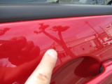分かりにくいですが運転席ドアノブに薄いエクボがあります この車の唯一の凹みです