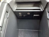センターコンソールBOX内にUSB端子2個&HDMI端子1個 ミュージックプレーヤー接続でお気に入りの音楽を楽しむことが出来ます♪